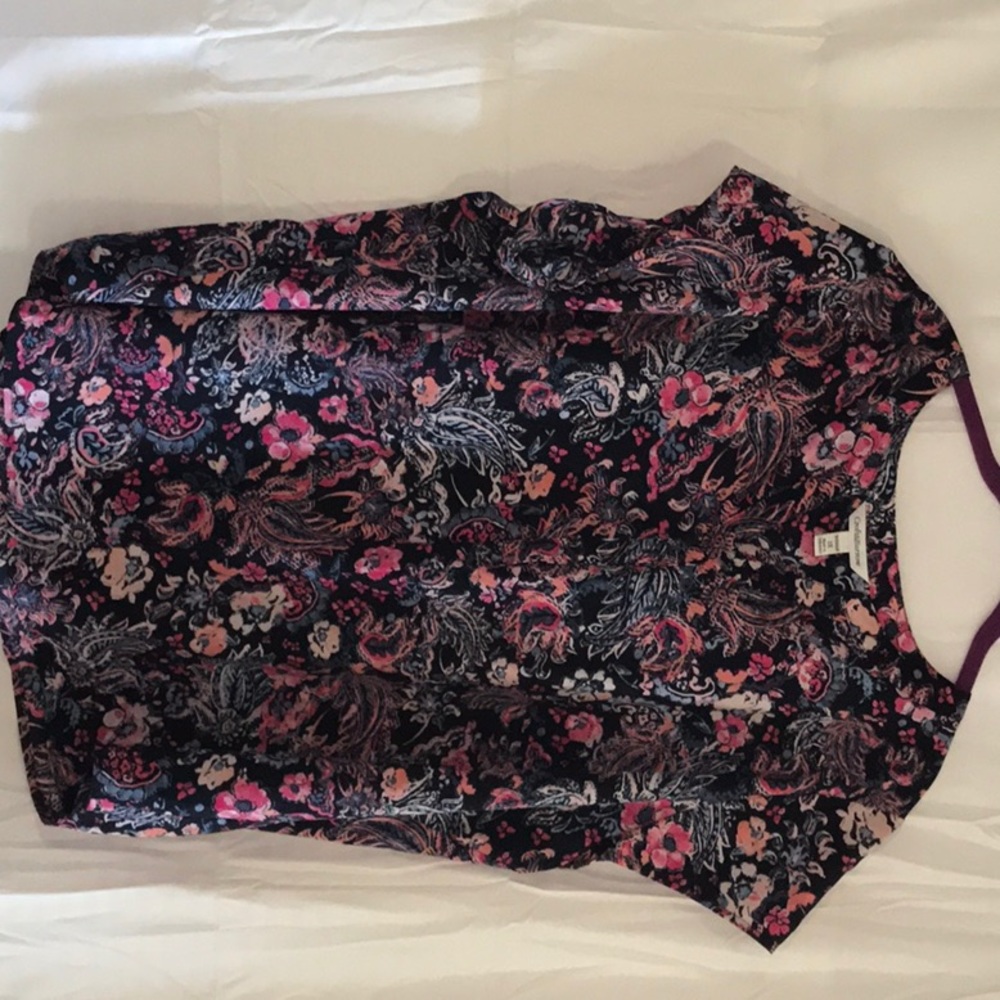 Woman’s 2X Croft &Barrow top.